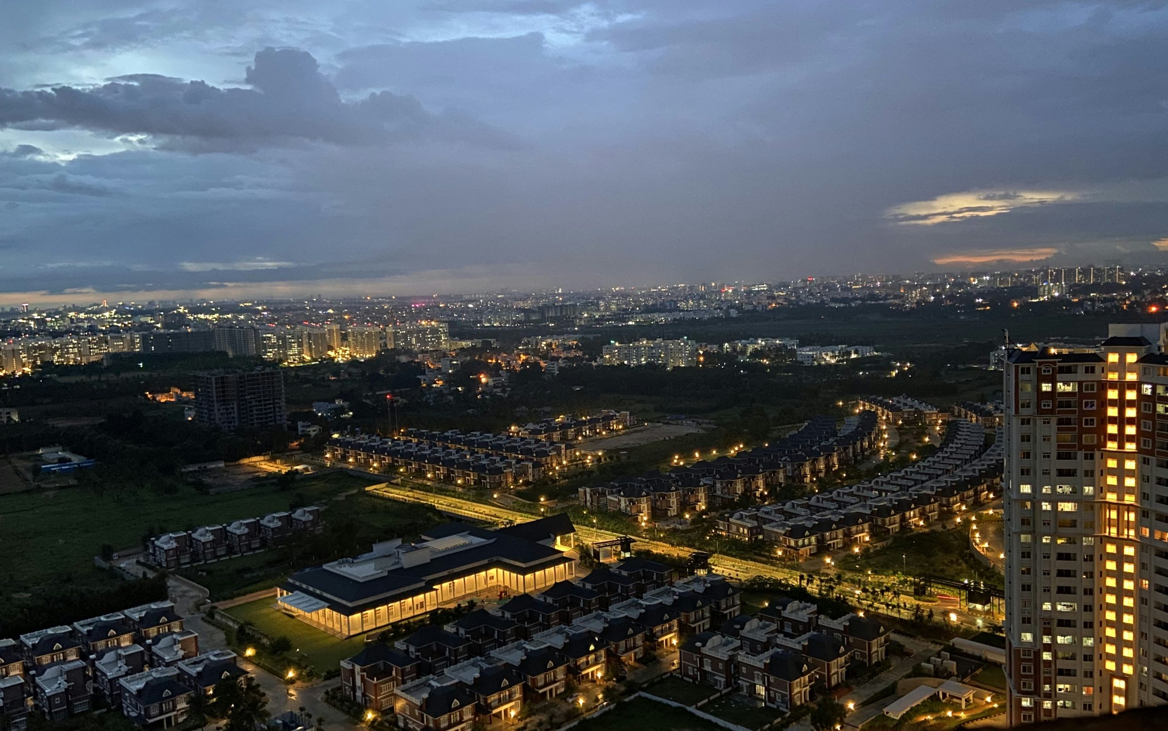 Aerial view of an Indian city at night. Photo: satyaprakash kumawat / Unsplash