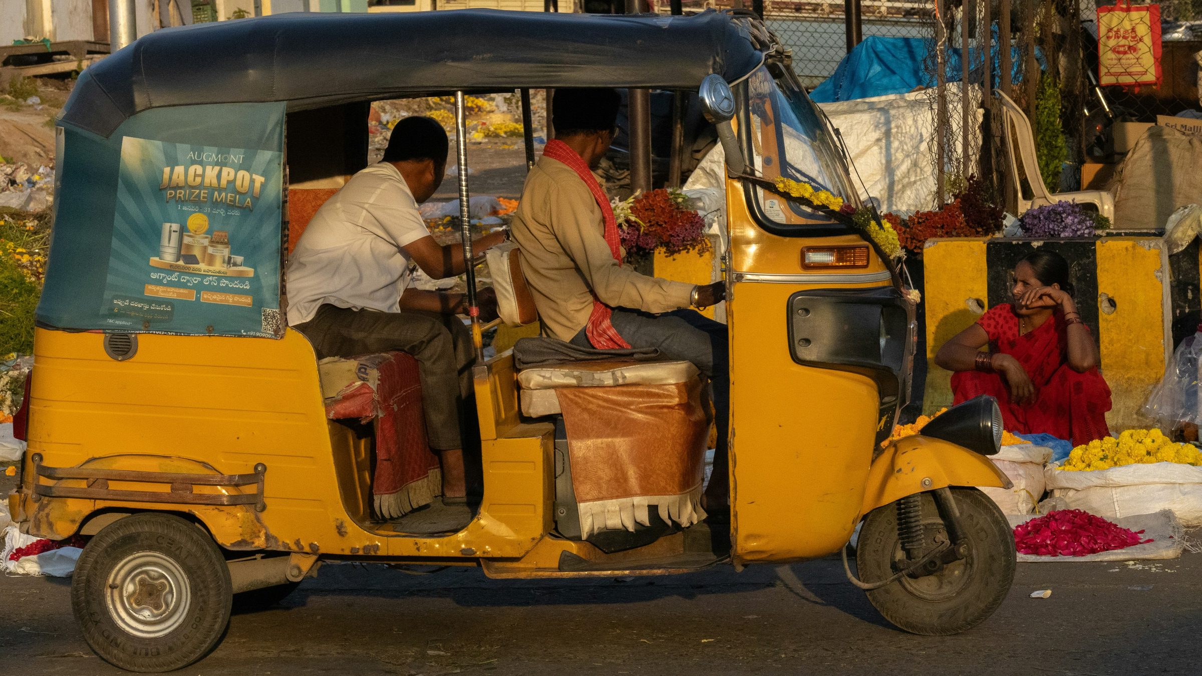 Yellow auto-rickshaw on a busy street. Photo: Surya Teja / Unsplash