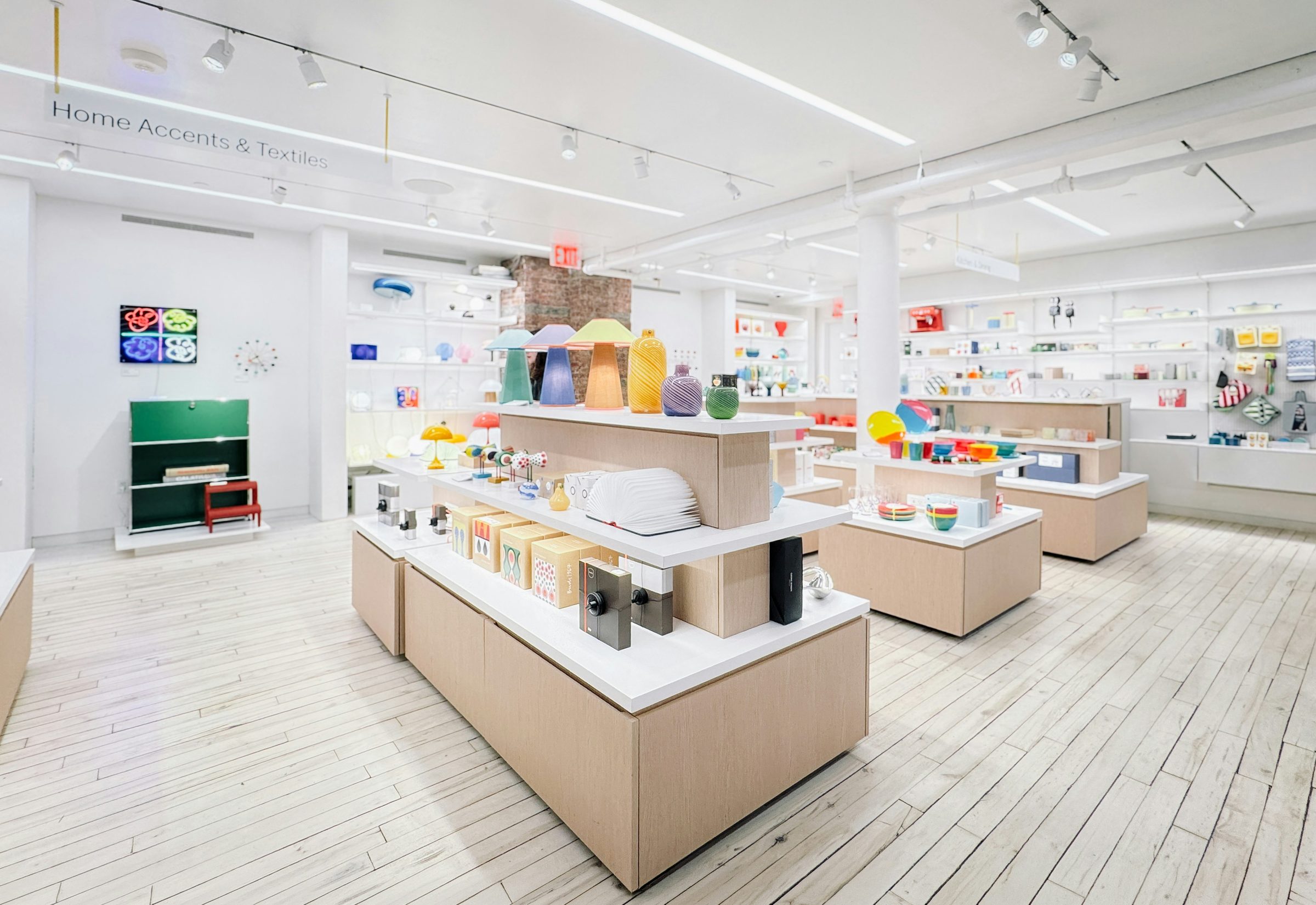Modern retail store interior. Photo: Zooey Li / Unsplash