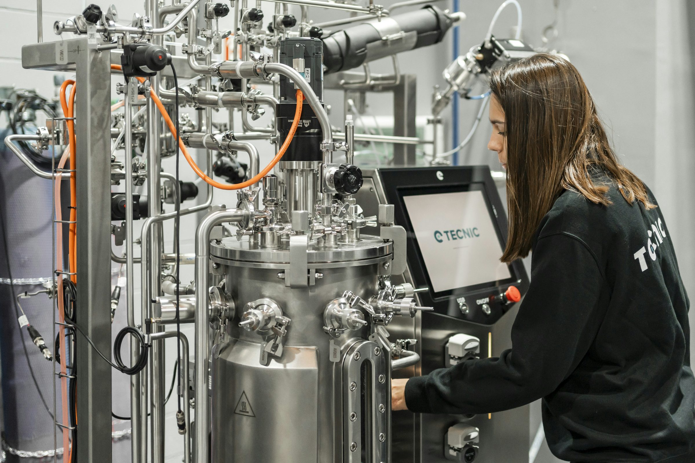 Scientist operating a bioreactor. Photo: TECNIC Bioprocess Solutions / Unsplash